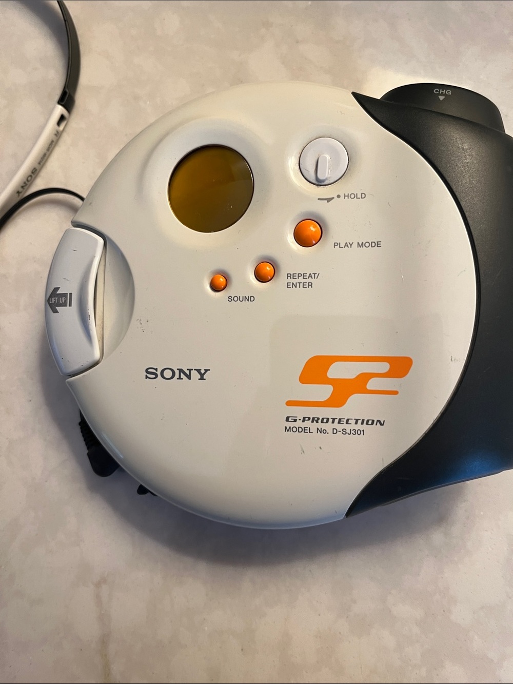 Sony CD Walkman portable D-SJ301 good working condition with headphones - Picture 3 of 11